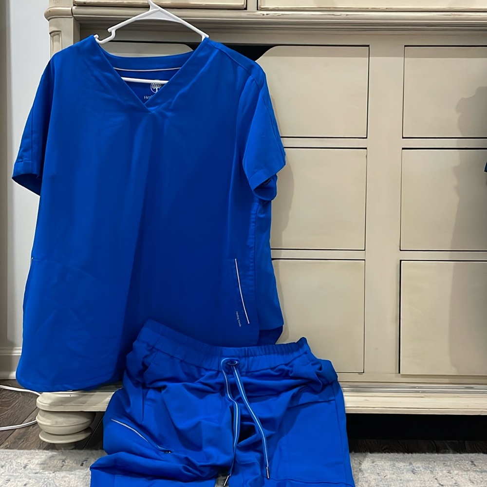 Healing hands scrubs. Top is the “Skyler” XL. Joggers are the “NAYA” size M